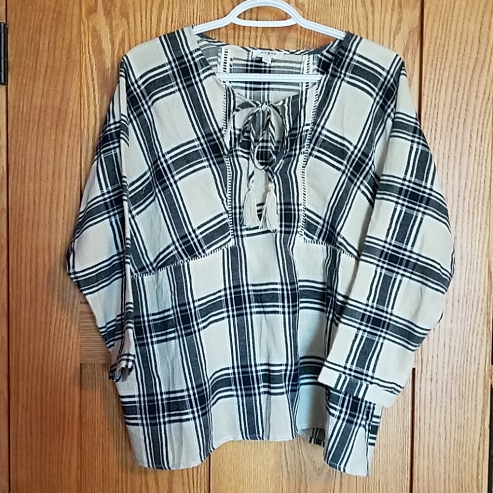 Comfy and casual! Black and tan tie top!